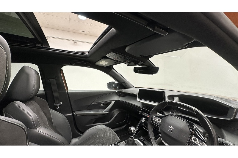 Peugeot 2008 PureTech GT Premium - U3832