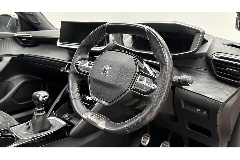 Peugeot 2008 PureTech GT Premium - U3832