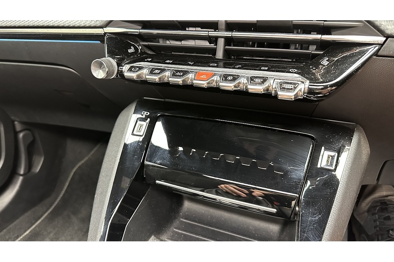 Peugeot 2008 PureTech GT Premium - U3832