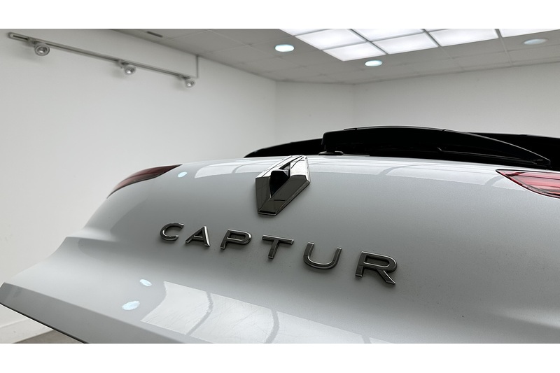 Renault Captur E-TECH Launch Edition - U3835