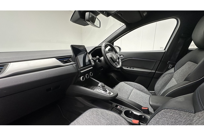 Renault Captur E-TECH Launch Edition - U3835