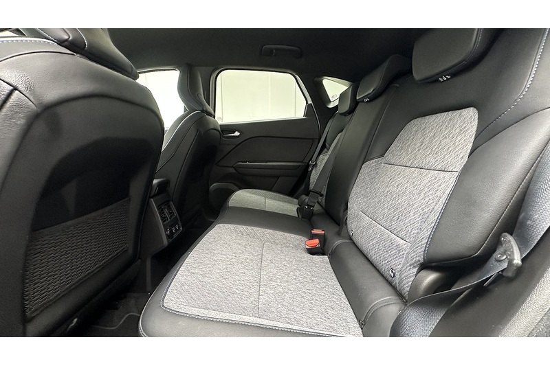 Renault Captur E-TECH Launch Edition - U3835
