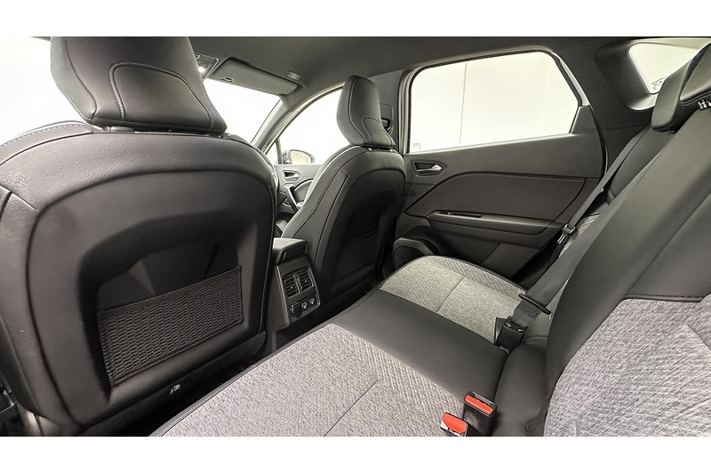 Renault Captur E-TECH Launch Edition - U3835