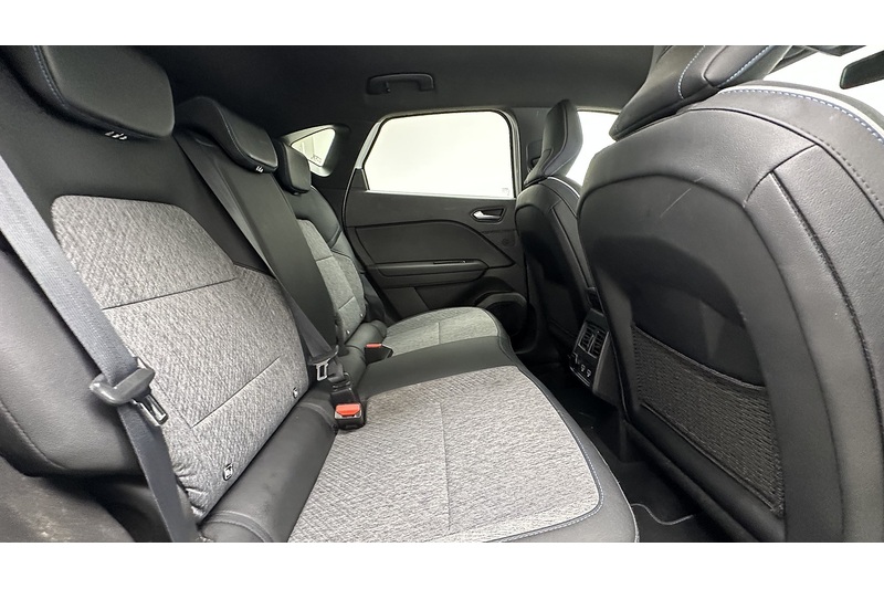 Renault Captur E-TECH Launch Edition - U3835