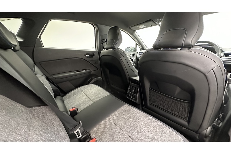 Renault Captur E-TECH Launch Edition - U3835