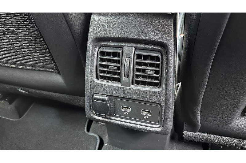 Renault Captur E-TECH Launch Edition - U3835