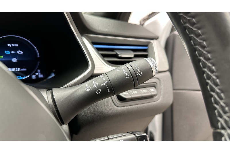 Renault Captur E-TECH Launch Edition - U3835