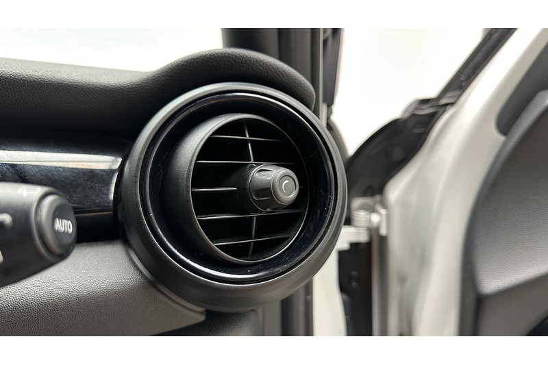 MINI Hatch Cooper Sport - U3851