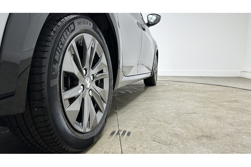 Peugeot E-208 Allure - U3852