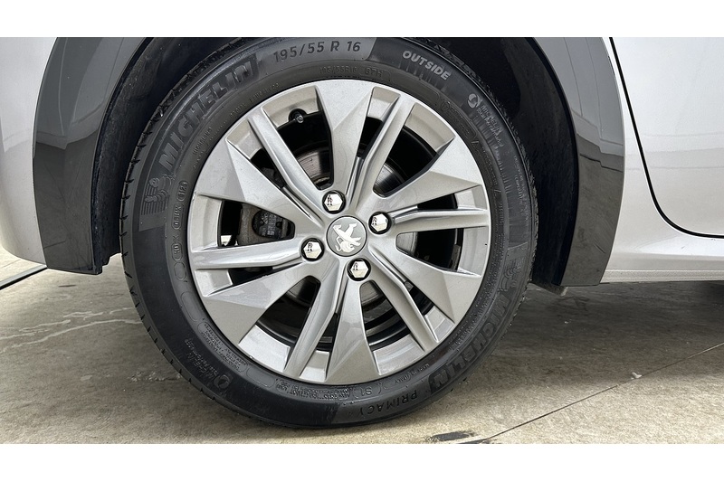 Peugeot E-208 Allure - U3852