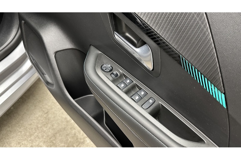 Peugeot E-208 Allure - U3852