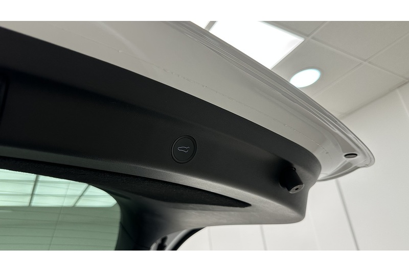Tesla Model Y  - U3862