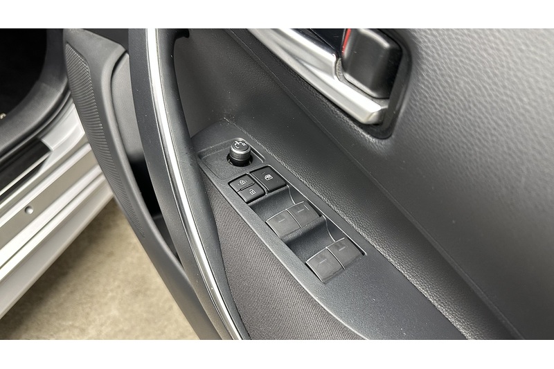 Toyota Corolla VVT-h Icon Tech - U3868