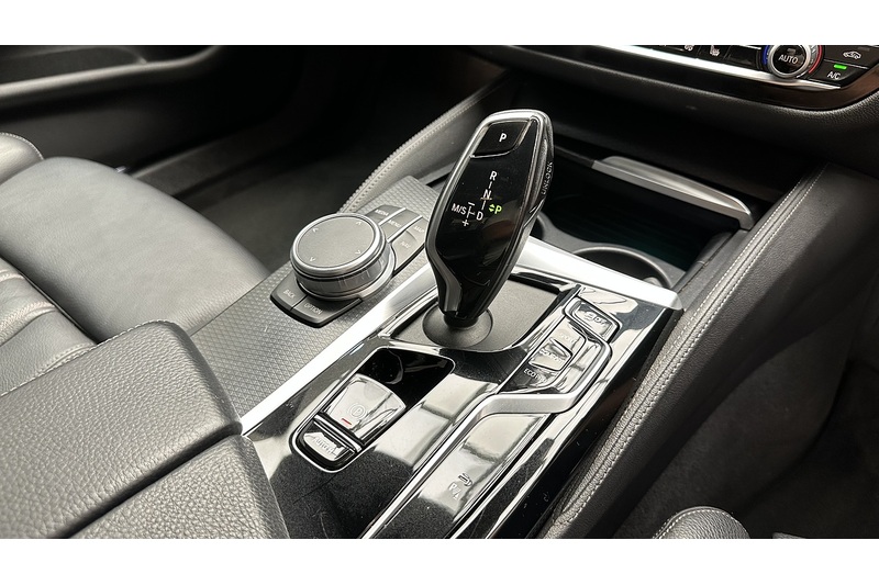 BMW 5 Series 520d MHT M Sport - U3872