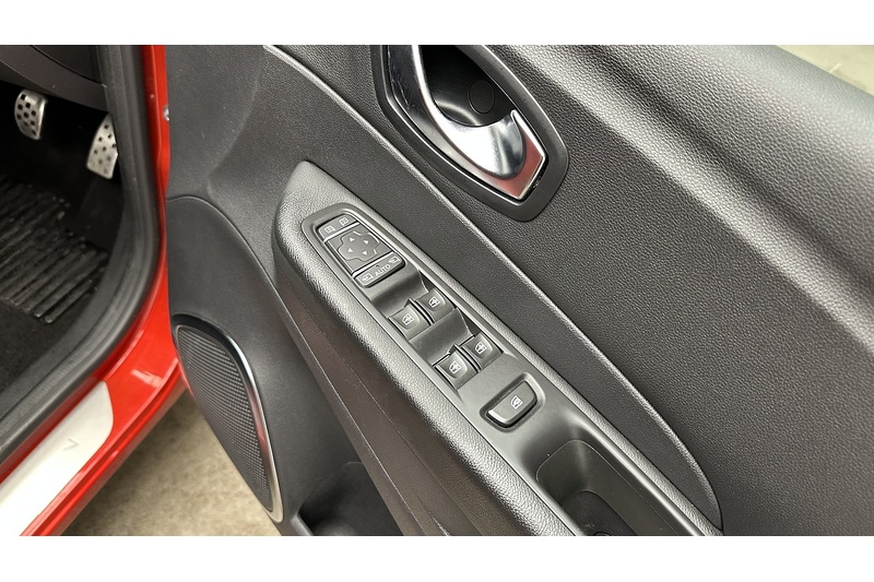 Renault Captur TCe ENERGY S Edition - U3881