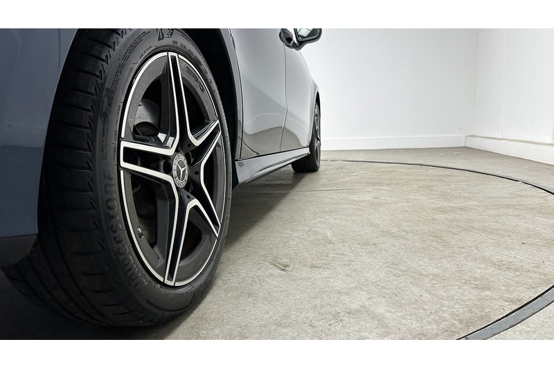 Mercedes-Benz A Class A250e AMG Line - U3890