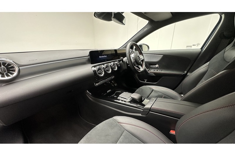 Mercedes-Benz A Class A250e AMG Line - U3890