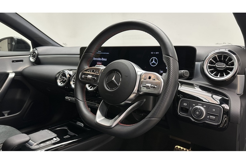 Mercedes-Benz A Class A250e AMG Line - U3890