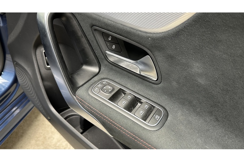 Mercedes-Benz A Class A250e AMG Line - U3890