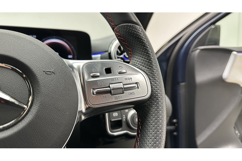 Mercedes-Benz A Class A250e AMG Line - U3890