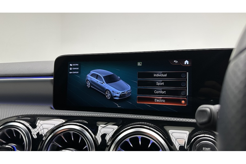 Mercedes-Benz A Class A250e AMG Line - U3890