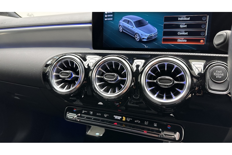 Mercedes-Benz A Class A250e AMG Line - U3890