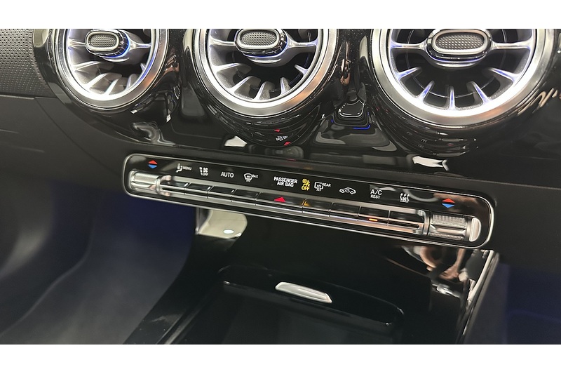 Mercedes-Benz A Class A250e AMG Line - U3890