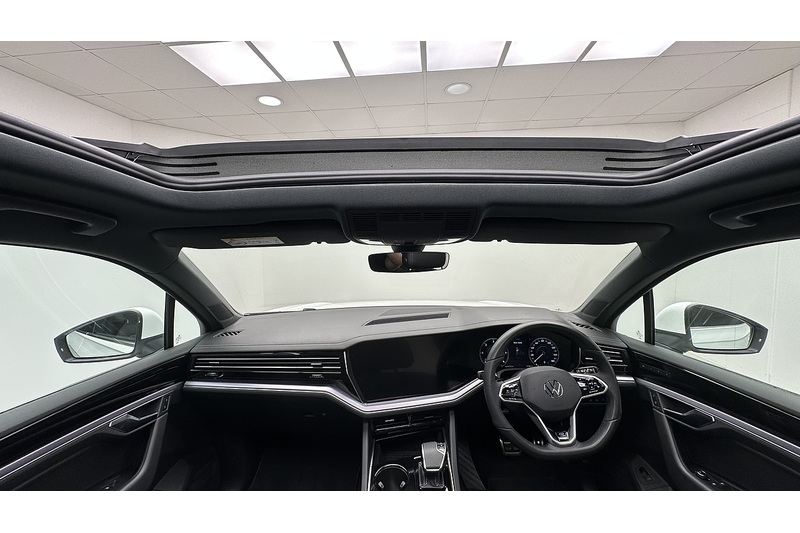 Volkswagen Touareg TDI V6 R-Line Tech Plus - U3893