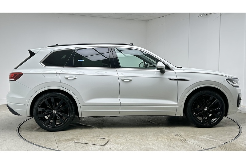 Volkswagen Touareg TDI V6 R-Line Tech Plus - U3893