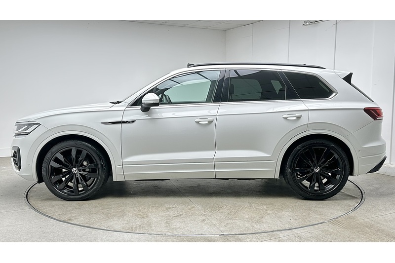 Volkswagen Touareg TDI V6 R-Line Tech Plus - U3893