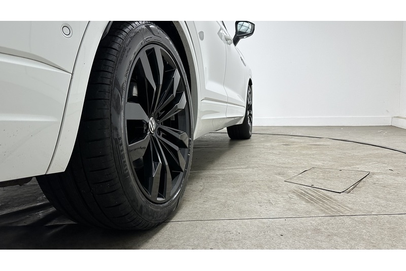 Volkswagen Touareg TDI V6 R-Line Tech Plus - U3893