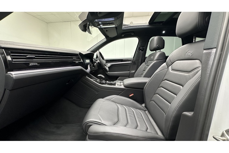 Volkswagen Touareg TDI V6 R-Line Tech Plus - U3893
