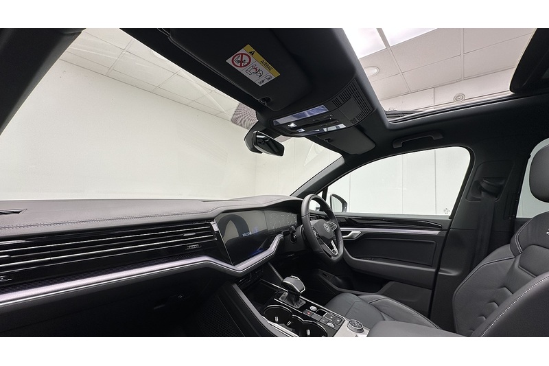 Volkswagen Touareg TDI V6 R-Line Tech Plus - U3893