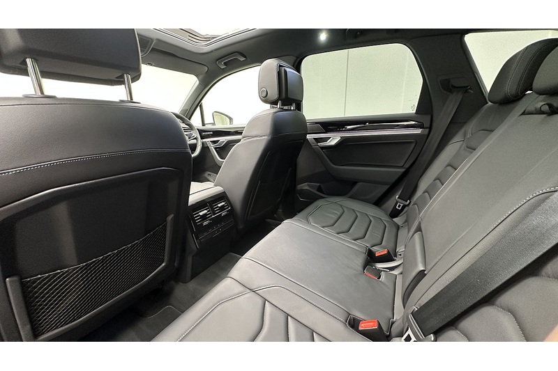 Volkswagen Touareg TDI V6 R-Line Tech Plus - U3893