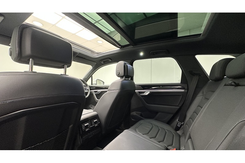 Volkswagen Touareg TDI V6 R-Line Tech Plus - U3893