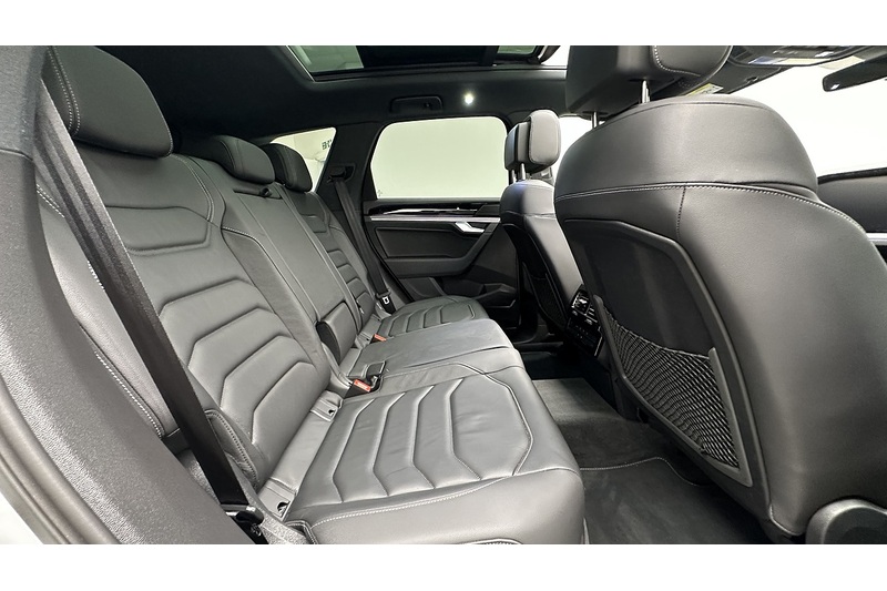 Volkswagen Touareg TDI V6 R-Line Tech Plus - U3893