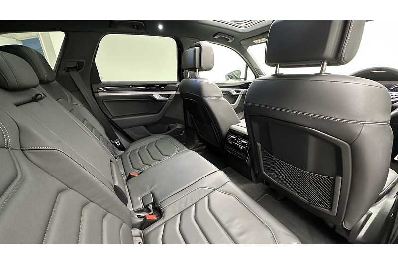 Volkswagen Touareg TDI V6 R-Line Tech Plus - U3893