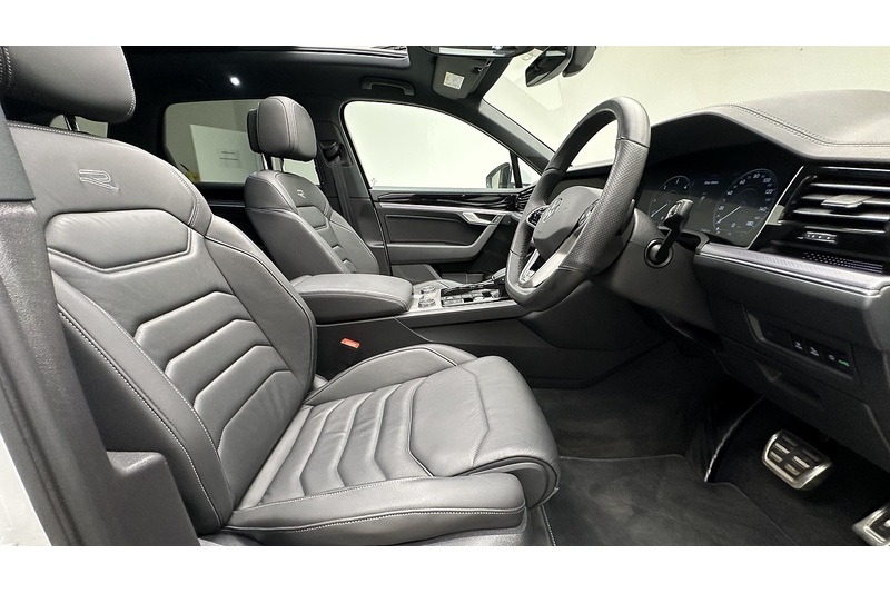 Volkswagen Touareg TDI V6 R-Line Tech Plus - U3893