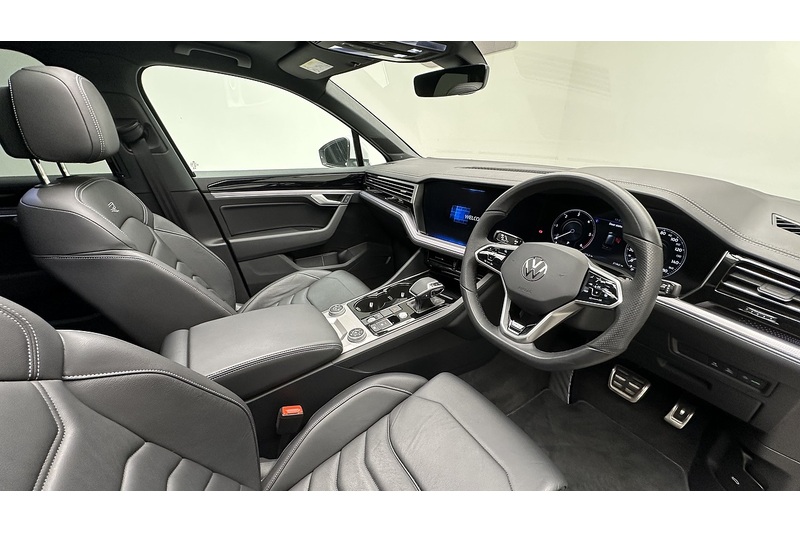 Volkswagen Touareg TDI V6 R-Line Tech Plus - U3893