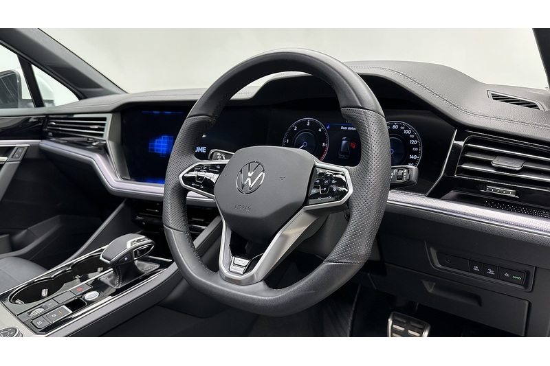 Volkswagen Touareg TDI V6 R-Line Tech Plus - U3893