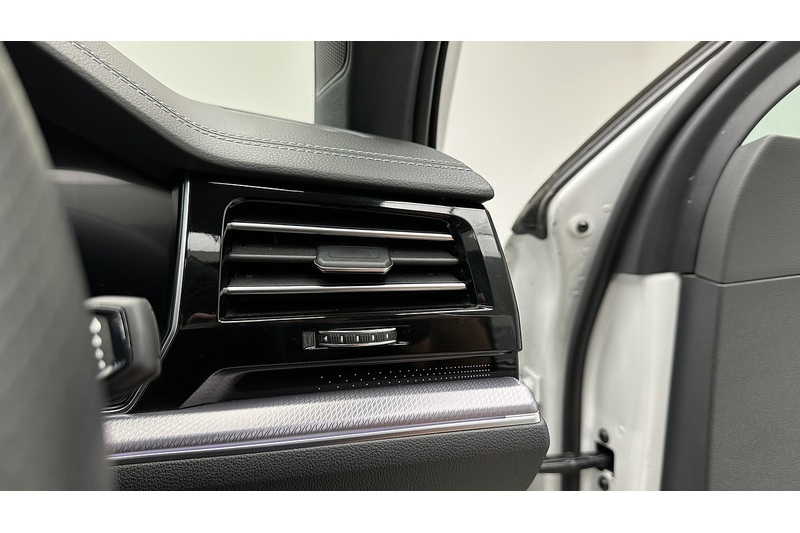 Volkswagen Touareg TDI V6 R-Line Tech Plus - U3893