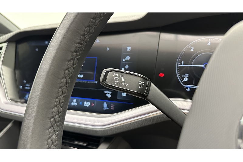 Volkswagen Touareg TDI V6 R-Line Tech Plus - U3893
