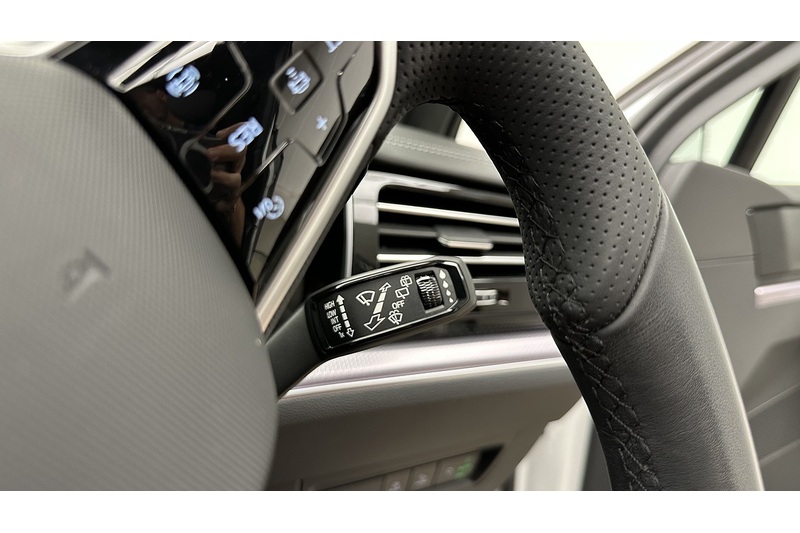Volkswagen Touareg TDI V6 R-Line Tech Plus - U3893