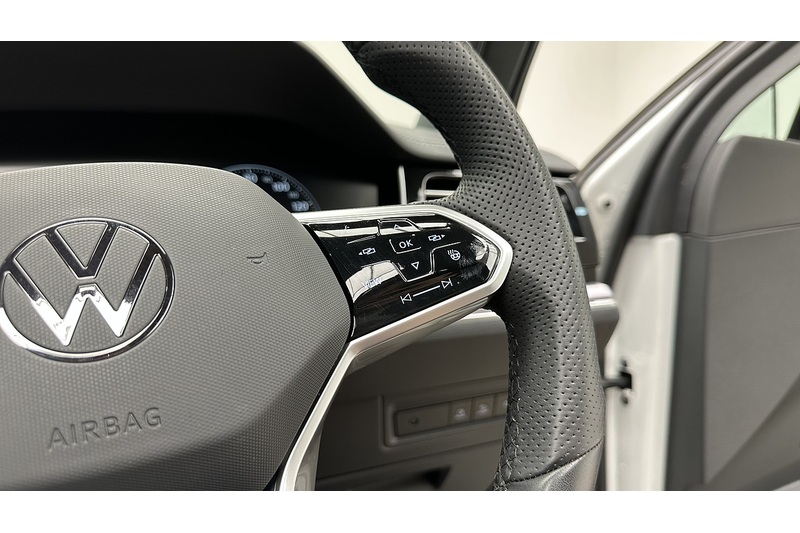 Volkswagen Touareg TDI V6 R-Line Tech Plus - U3893