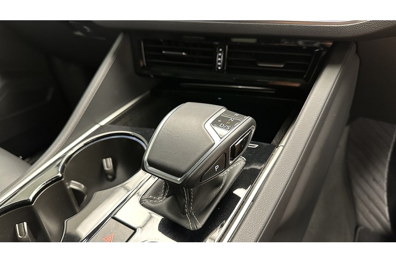 Volkswagen Touareg TDI V6 R-Line Tech Plus - U3893