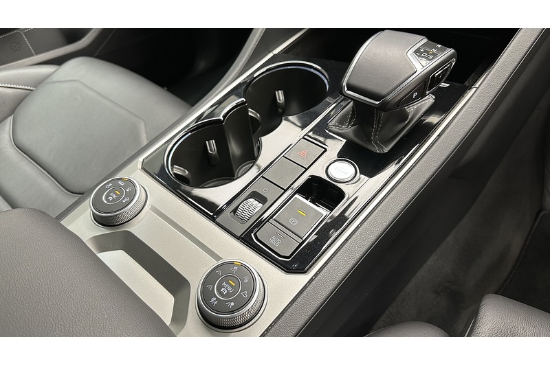 Volkswagen Touareg TDI V6 R-Line Tech Plus - U3893