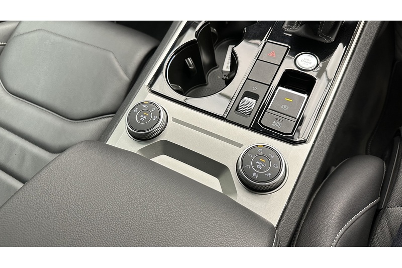 Volkswagen Touareg TDI V6 R-Line Tech Plus - U3893