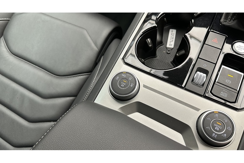 Volkswagen Touareg TDI V6 R-Line Tech Plus - U3893