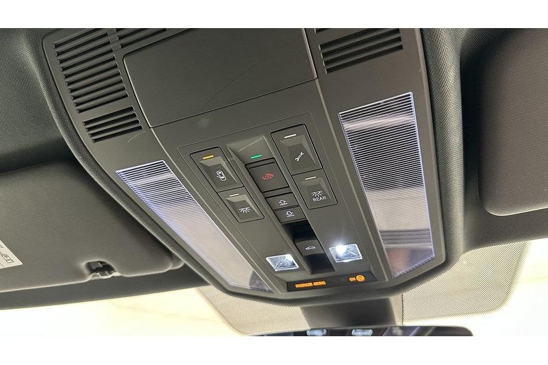Volkswagen Touareg TDI V6 R-Line Tech Plus - U3893