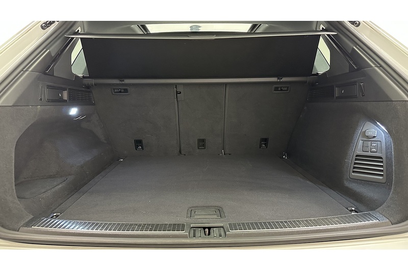 Volkswagen Touareg TDI V6 R-Line Tech Plus - U3893